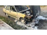 Gazipaşa’da park halindeki otomobil alev aldı