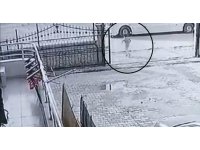 Küçük çocuğun minibüsün altında kaldığı anlar kamerada