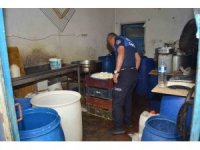 Mersin’de sağlıksız ortamda üretim yapılan kaçak peynir imalathanesi tespit edildi