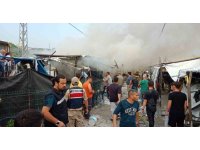 Depremzedelerin yaşadığı 4 konteyner kül oldu