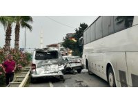 Alanya’da 4 araçlı zincirleme kaza