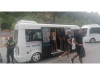 Minibüsteki turist sayısı görenlere pes dedirtti