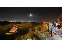 Otomobil su kanalına uçtu: Öldüğü düşünülen sürücünün yüzerek kaçtığı ortaya çıktı