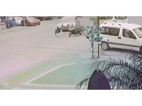 Motosiklet sürücüsünün ölümden döndüğü anlar güvenlik kamerasında