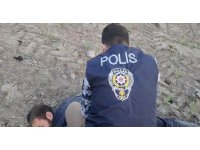 ’Dur’ ihtarına uymayarak kaçan otomobilden 5 kaçak göçmen çıktı