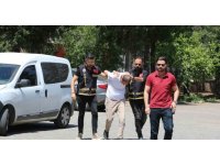 Trafikte tartıştığı kişiyi eşi ve kızının gözü önünde bıçaklayarak öldüren zanlı adliyeye sevk edildi