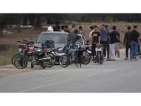 Trafiğe kapalı yol motosiklet yarış pistine dönüştü