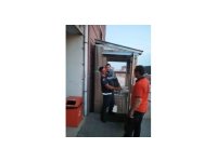 Engelli asansöründe mahsur kalan çocuk kurtarıldı