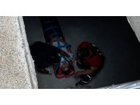 İnşaat alanındaki çukura düşen işçiyi itfaiye ekipleri kurtardı