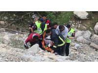 100 metrelik uçuruma yuvarlanan sürücü için ekipler seferber oldu