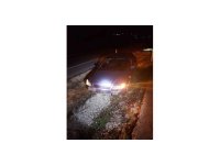 Burdur’da kontrolden çıkan otomobil refüje düştü: 2 yaralı