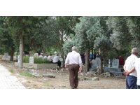 Köpeklerin saldırısında ölen yaşlı kadın toprağa verildi