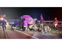 Kamyona arkadan çarpan kamyonet sürücüsü yaralandı