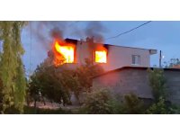 Mersin’de yıldırım düşen müstakil evde yangın çıktı