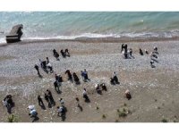 Üreme öncesi carettaların yuva yaptığı sahili öğrenciler temizledi