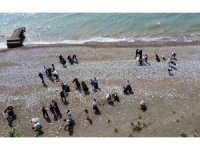 Üreme öncesi carettaların yuva yaptığı sahili öğrenciler temizledi