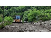 Osmaniye’de şiddetli yağıştan dolayı kapanan köy yolları açıldı