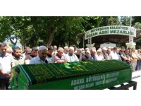 Sağlık çalışanlarına kürekle saldıran genç ölen babasının cenazesine katıldı