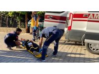 Park halindeki otomobile çarpan motosikletin sürücüsü yaralandı