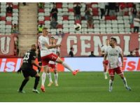 Trendyol Süper Lig: Antalyaspor: 1 - Pendikspor: 2 (İlk yarı)