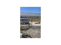 Köpeğine zarar veren adamı otomobile bağlayıp 150 metre sürükledi