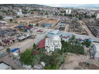 Ayakta kalan cami işçilerin ibadet yeri oldu