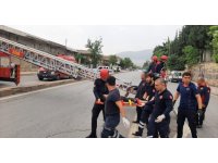 Damdan dama düşen çocuğu itfaiye kurtardı