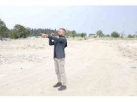 Enkaz kentin sokaklarını gezerek görüntüleyen fenomen genç, hemşehrilerinin memleket özlemini gideriyor