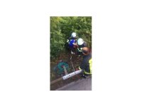 Tarsus’ta kontrolden çıkan araç yan yattı: 2 yaralı