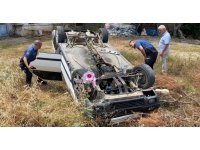 Boş araziye devrilip ters dönen otomobilde yaralı aradılar