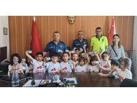 Anaokulu öğrencileri polislerle buluştu