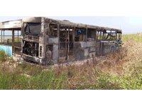 Samandağ’da balık ekmek satılan otobüs yanarak kullanılmaz hale geldi