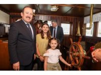 Vali Pehlivan, TCG Nusret Müze Gemisi’ni ziyaret etti