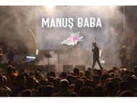 ’Mabel Matiz ve Manuş Baba’ Mersin’de konser verdi