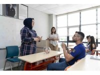 Mersin’de vatandaşlar işaret dili öğreniyor