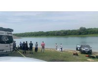 Seyhan Nehri’ne giren genç kayboldu