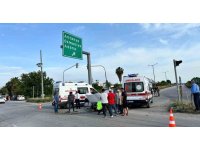 Otobüsle çarpışarak hurdaya dönen Tofaş’ın sürücüsü yaralandı