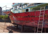 Akdeniz’in balıkçıları, ekmek teknelerini bakıma aldı