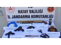 Şüphelilerin evinde yapılan aramada uyuşturucu ve tabanca ele geçirildi