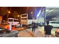 Kontrolden çıkan kamyon 4 otomobili biçti, o anlar güvenlik kamerasına yansıdı