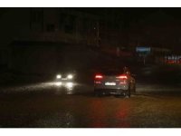 Meteorolojinin turuncu kodlu uyarı verdiği Hatay’da bardaktan boşalırcasına yağmur yağdı