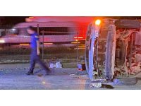 Otomobil ile ticari araç kavşakta çarpıştı: 3 yaralı