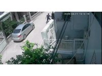 Yolda yürüyen kadın kapkaça uğradı o anlar kameralara yansıdı