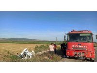 Hatay’da tarlaya uçan tırın şoförü yaralandı