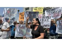 Mersin’de yaşlı çiftin otobüste darp edilmesine ilişkin dava öncesi yakınlarından eylem