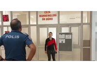 Mehdi olduğunu öne süren şahıs adliyede bıçaklı eylem yaptı