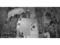 Markette alışveriş yaparcasına 100 bin TL’lik vurgun yapan hırsız kamerada