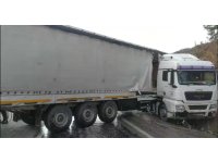 Antalya-Denizli yolunda tır makasladı, yol trafiğe kapandı