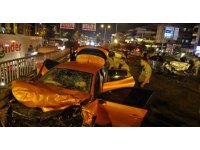 İki otomobil kafa kafaya çarpıştı, parçaları birbirine karıştı: 1’i ağır 5 yaralı