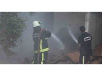 Alanya’da apartman alt katında yanan kartonlar paniğe neden oldu